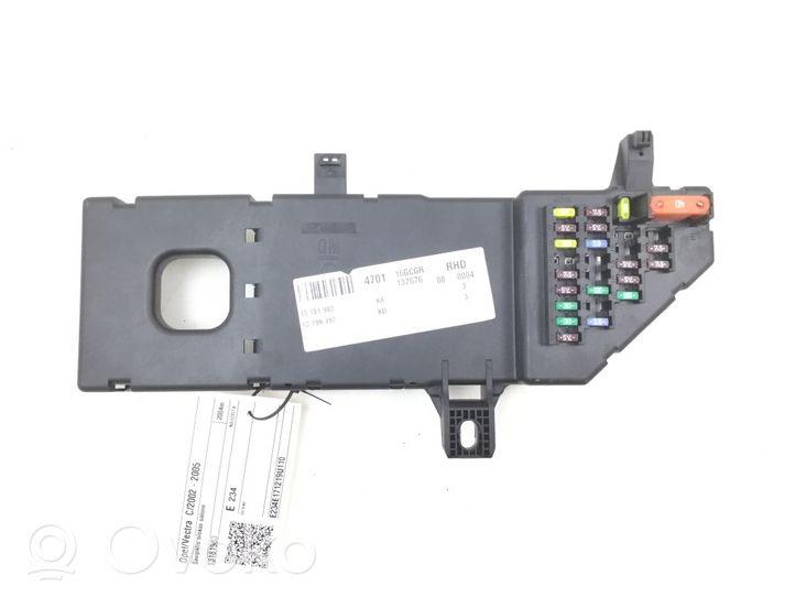 Opel Vectra C Module de fusibles 13181983