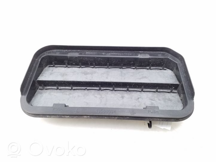 Opel Insignia B Grill / Wlot powietrza błotnika przedniego 13588034