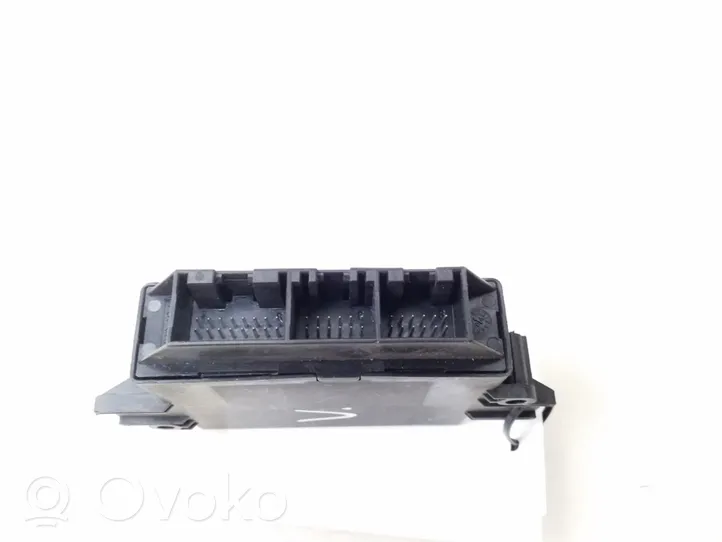 Audi A6 S6 C5 4B Pysäköintitutkan (PCD) ohjainlaite/moduuli 8E0919283