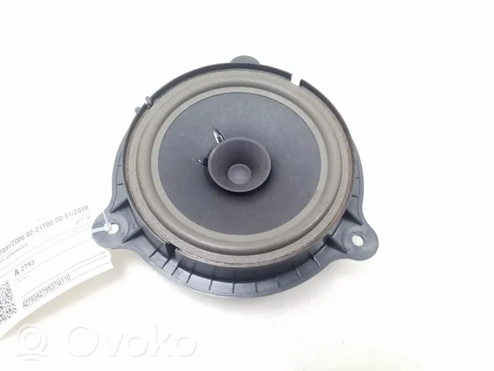 Nissan Qashqai Garsiakalbis (-iai) galinėse duryse 