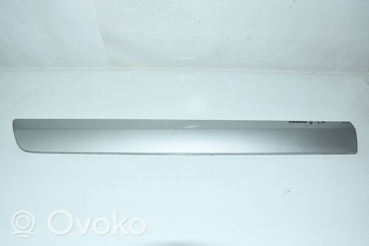 Renault Kangoo II Rivestimento della portiera anteriore (modanatura) 808211237R