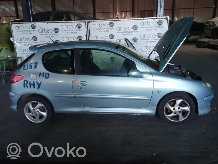 Peugeot 206+ Etupyyhkimen vivusto ja moottori 