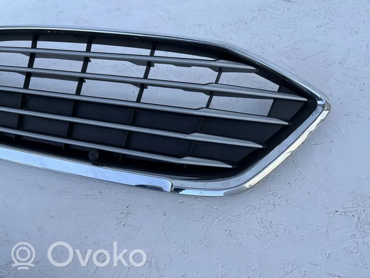 Ford Focus Grille calandre supérieure de pare-chocs avant JX7B-8C436-A