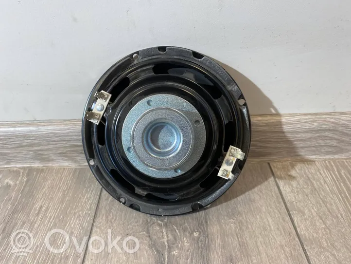 Skoda Octavia Mk3 (5E) Subwoofer-bassokaiutin 800164B35898