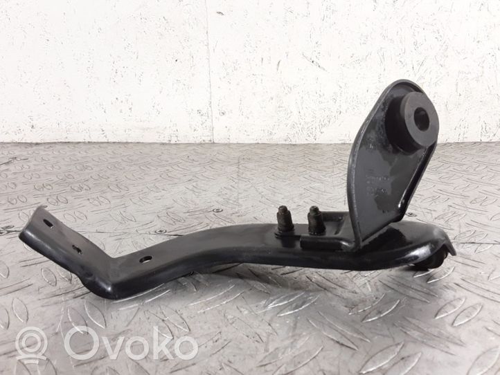 Audi A8 S8 D3 4E Support, tuyau de refroidissement intermédiaire 4E0145813