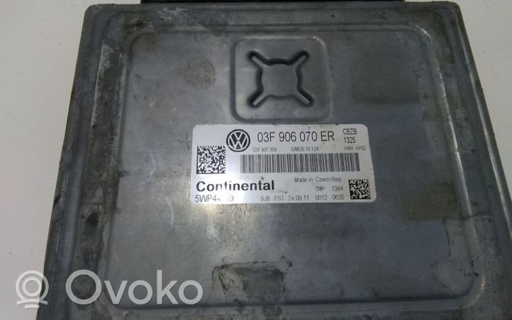 Volkswagen Golf VI Calculateur moteur ECU 03F906070ER