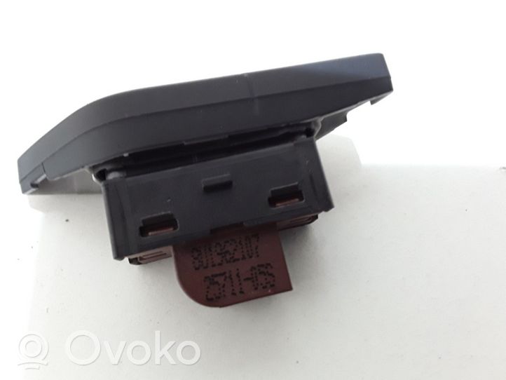 Audi Q3 8U Central locking switch button 8U1962107