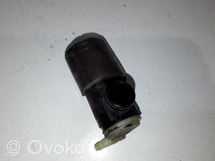 Ford Focus Pompa spryskiwacza szyby przedniej / czołowej 93BB17K624BA