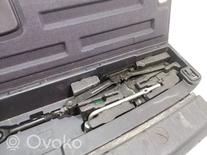 Hyundai Santa Fe Tool set 857102B200