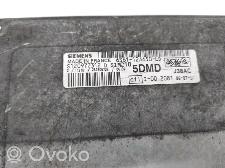 Ford Fusion Moottorin ohjainlaite/moduuli S120977312