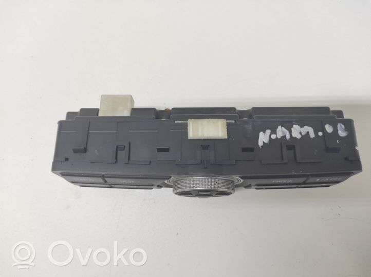 Nissan Armada (WA60) Interrupteur / bouton multifonctionnel 1032332