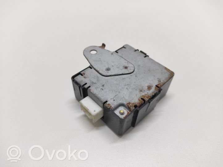 Toyota Avensis Verso Oven keskuslukituksen ohjausyksikön moduuli 8974113040