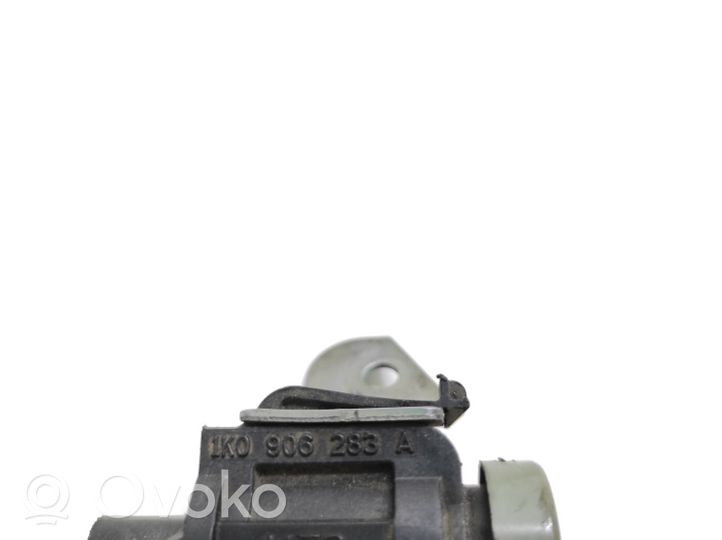 Volkswagen PASSAT B6 Turboahtimen magneettiventtiili 1K0906283A