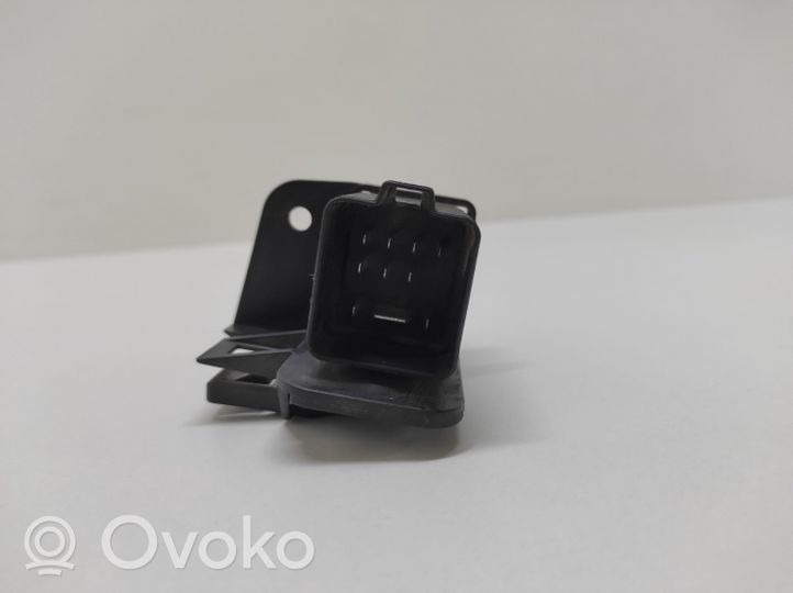 Volvo S80 Glow plug pre-heat relay 30731746