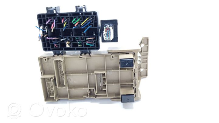 Subaru Legacy Fuse module LB101002B