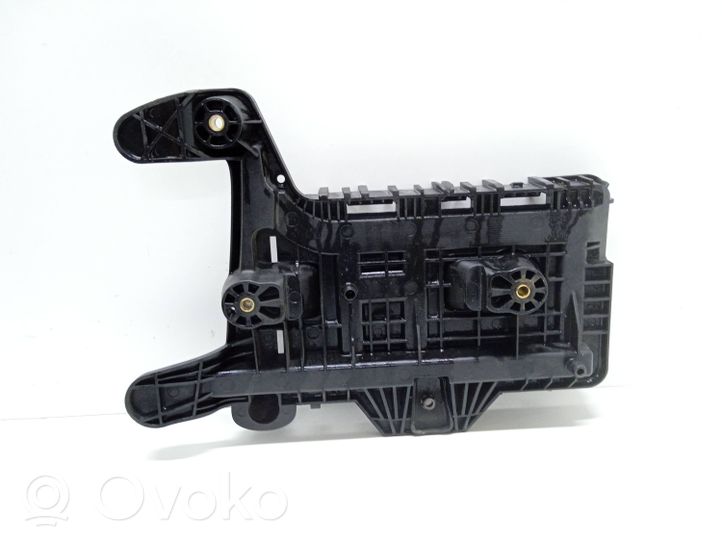 Volkswagen Tiguan Boîte de batterie 1K0915333