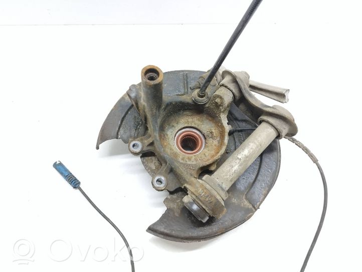 BMW 7 E38 Cubo de rueda trasera DzB82422