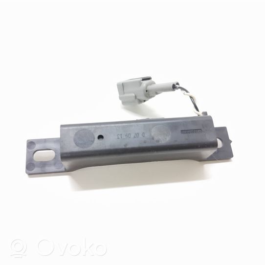 Nissan Qashqai+2 Amplificateur d'antenne D070913