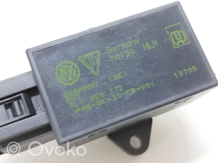 Volkswagen Touran I Seat heating relay 7L0959772