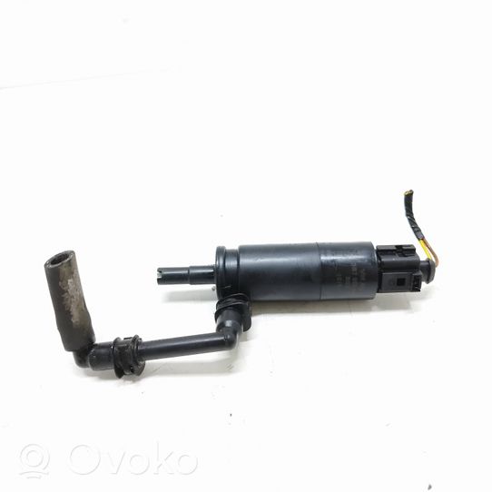 Volkswagen Touran I Headlight washer pump 3B7955681