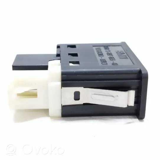 BMW 6 F12 F13 USB-pistokeliitin 9237654