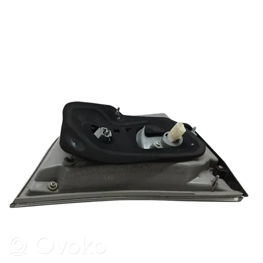 Lexus RX 330 - 350 - 400H Lampy tylnej klapy bagażnika 4841