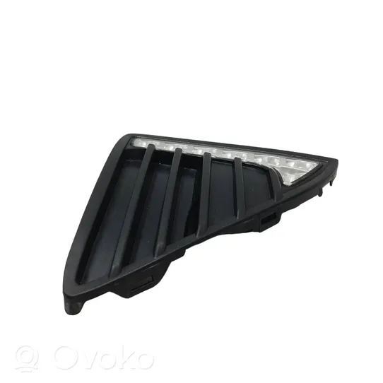 Ford Focus Etupuskurin alempi jäähdytinsäleikkö C0100143