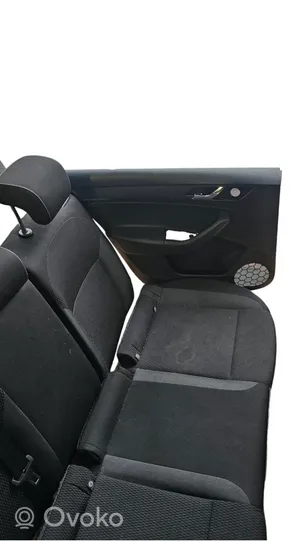 Skoda Rapid (NH) Garnitures, kit cartes de siège intérieur avec porte 