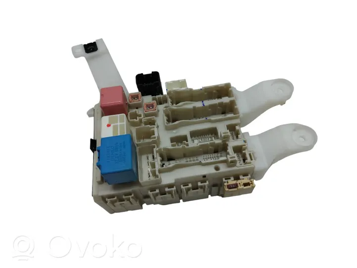 Toyota Verso Module de fusibles 827300F051C