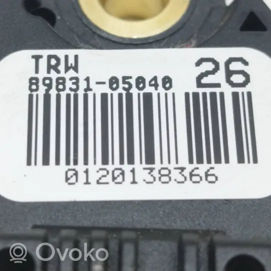 Toyota Avensis T270 Capteur de collision / impact de déploiement d'airbag 8983105040