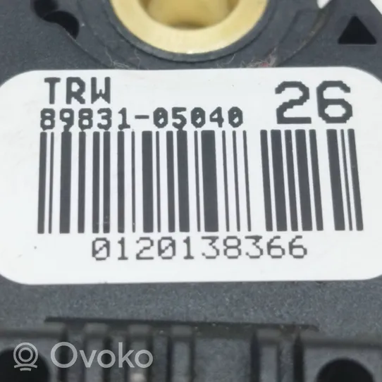 Toyota Avensis T270 Czujnik uderzenia Airbag 8983105040