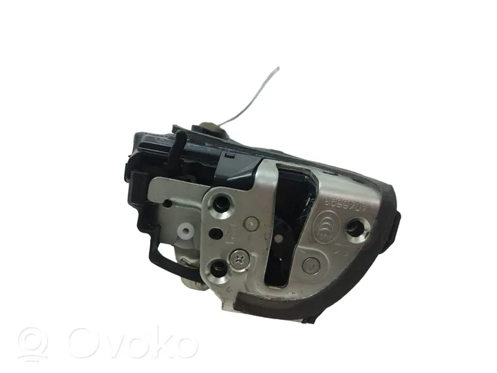 Toyota Avensis T270 Rear door lock A046693