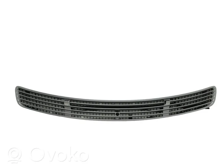 Mercedes-Benz C W203 Kratka wlotu powietrza na maskę 2038800205