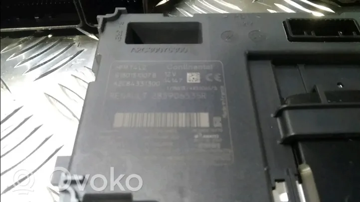 Renault Captur Sterownik / Moduł ECU 237104627R