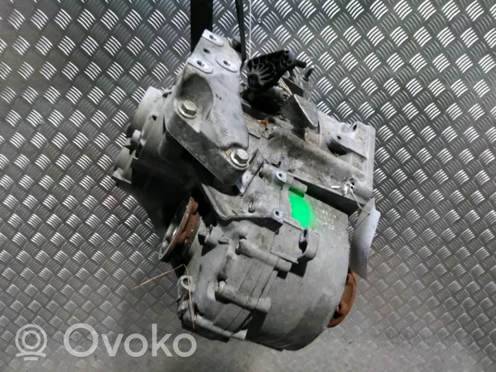 Audi Q3 8U Mechaninė 6 pavarų dėžė 2Q300051F