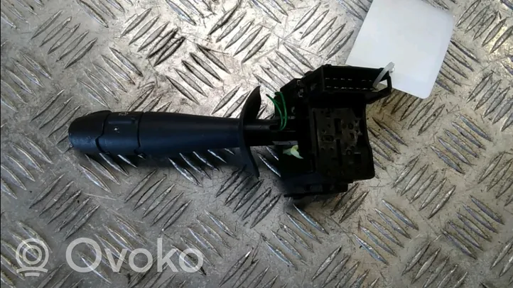 Renault Twingo II Wiper control stalk 7701048915