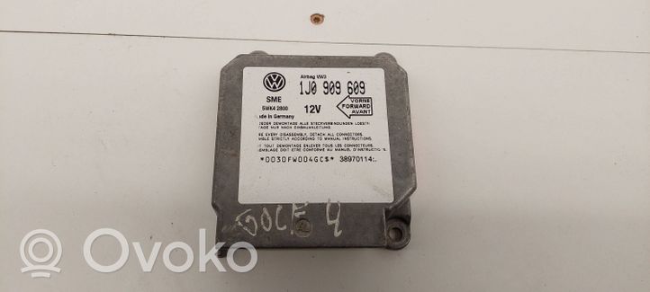 Volkswagen Golf IV Gaisa spilvenu vadības bloks 1J0909609