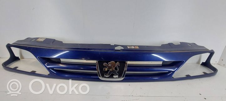 Peugeot 806 Etupuskurin ylempi jäähdytinsäleikkö 1482678077