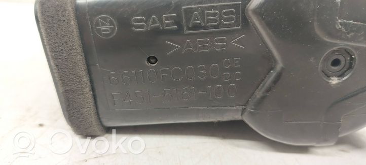 Subaru Forester SF Kojelaudan sivutuuletussuuttimen kehys 66110FC030