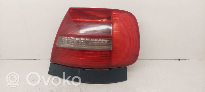 Audi A4 S4 B5 8D Lampa tylna 289902