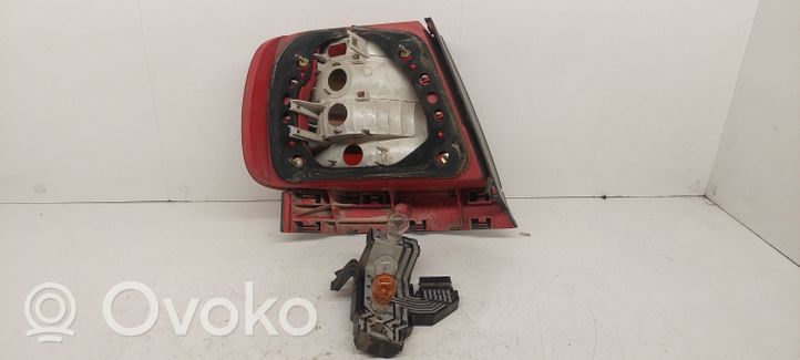 Audi A4 S4 B5 8D Lampa tylna 289902