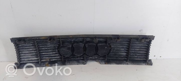 Audi 80 90 B2 Priekšējais režģis 811853655D