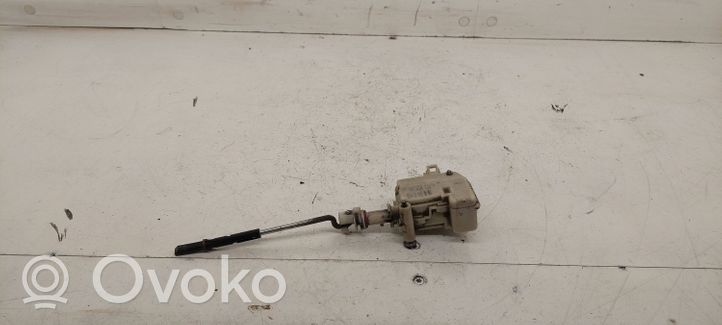 Volkswagen PASSAT B5 Moteur de verrouillage trappe à essence 3B0810773A