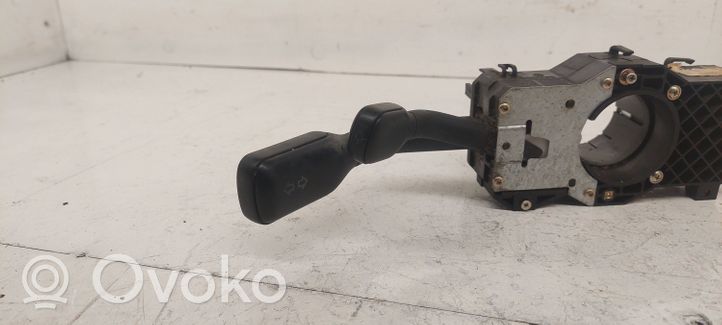 Audi A4 S4 B5 8D Leva/interruttore dell’indicatore di direzione e tergicristallo 4D0953513B