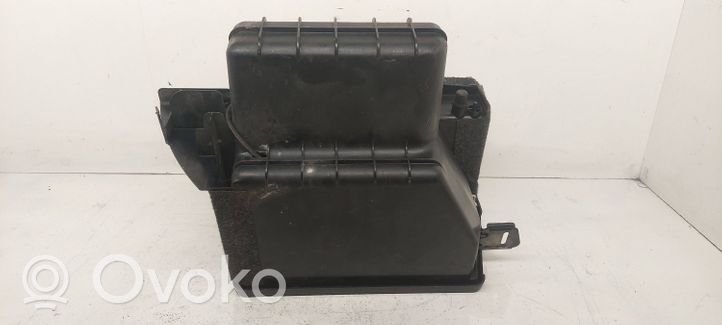 Audi A4 S4 B5 8D Kita bagažinės apdailos detalė 8D5035113A