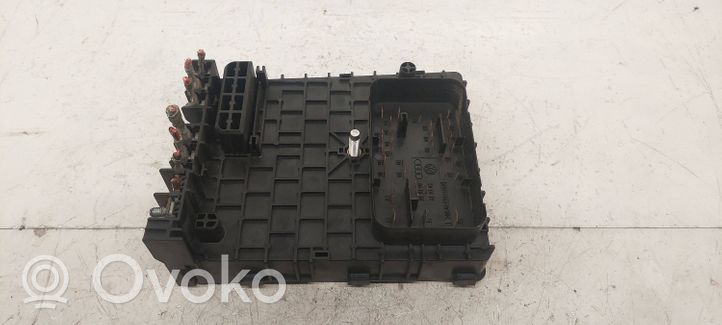 Audi A4 S4 B6 8E 8H Sulakemoduuli 3C0937125