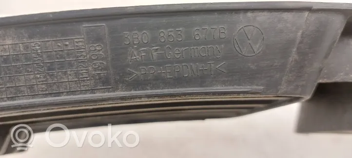 Volkswagen PASSAT B5 Kratka dolna zderzaka przedniego 3B0853677B