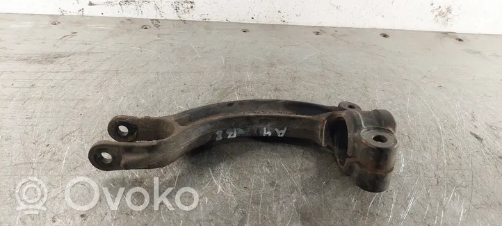 Audi A4 S4 B8 8K Staffa di rinforzo per l’ammortizzatore anteriore 8K0413