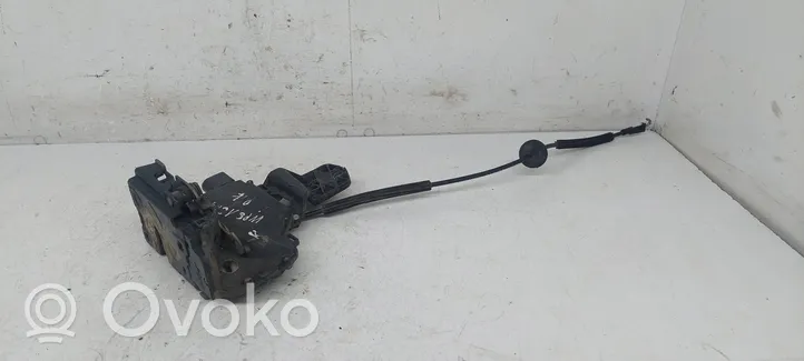 Volkswagen PASSAT B5 Front door lock 