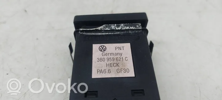 Volkswagen PASSAT B5 Windscreen/window heater switch 3B0959621C